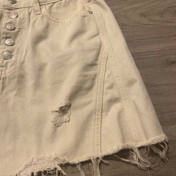 Free People We the Free white button fly short distressed denim skirt size 29 - Picture 4 of 7